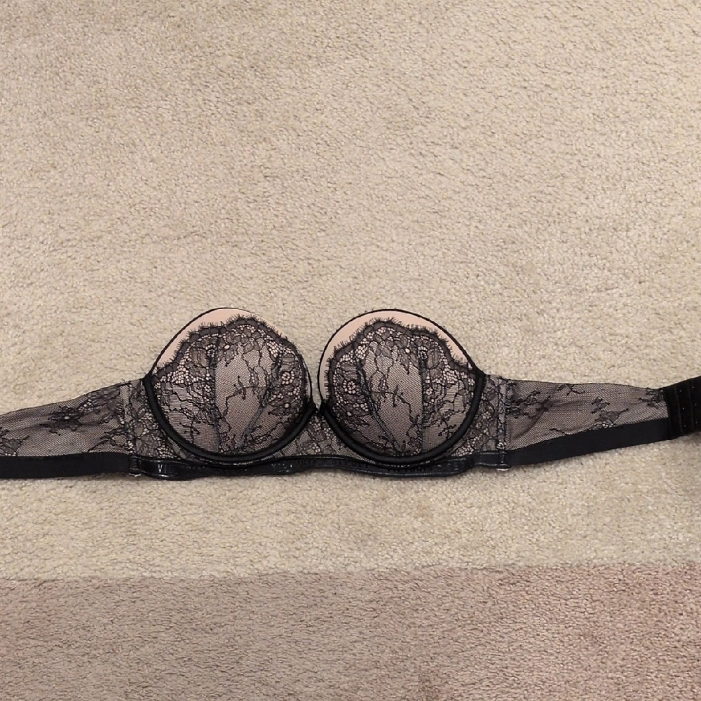 Victoria's Secret Black and Cream Lace Bra